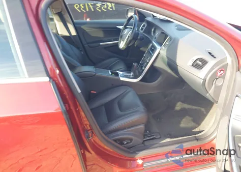 2011 Volvo S60 T6 z USA, uszkodzony, nr VIN YV1902FH7B2000742